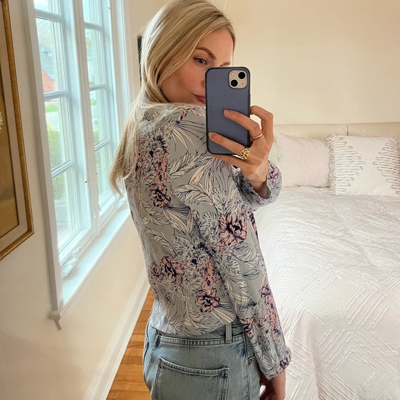 ASTR floral top. Small. Light blue - Picture 2 of 4